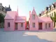 pinke-haeuser-am-schlossplatz-kunstinstallation-von-andreas-sarow-sorgt-fuer-diskussionen